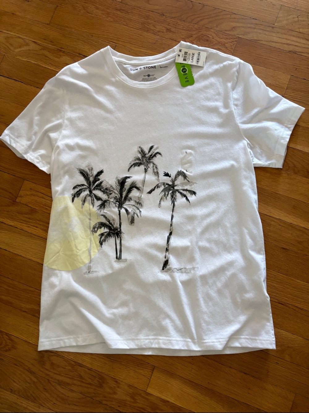 5/$30 Sun + Stone White Tee with Black Palm Print & Yellow Sun Accent Size L NWT
